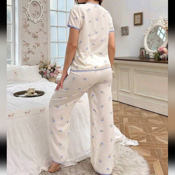 Women's Floral Bubble Crepe Single-Breasted Short Sleeve - Picture 2 of 5